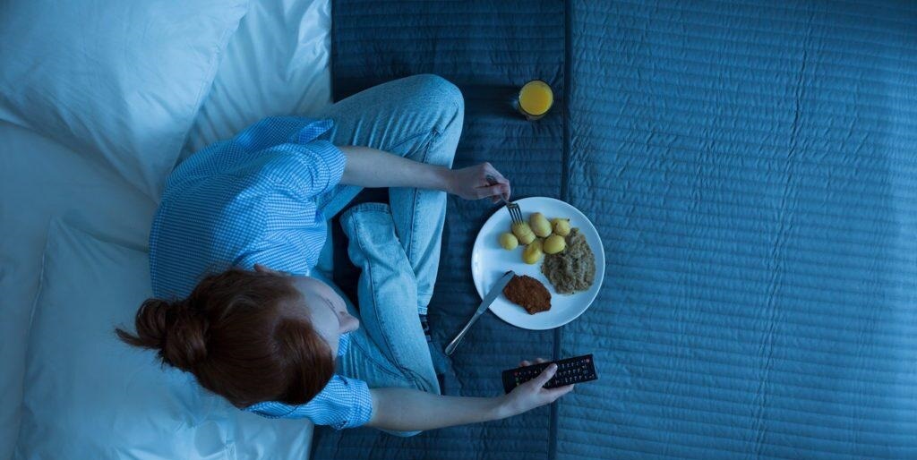 آیا کمخوابی باعث افزایش وزن میشود؟