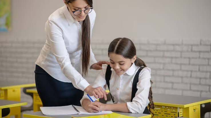 کلاس خصوصی در اصفهان چه کمکی به پیشرفت تحصیلی دانش آموز می کند